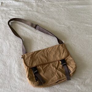 Bellroy Tan Cinch Messenger Bag